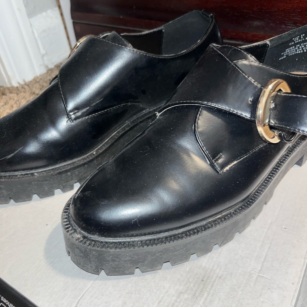 Womens shoes with Gold Buckle